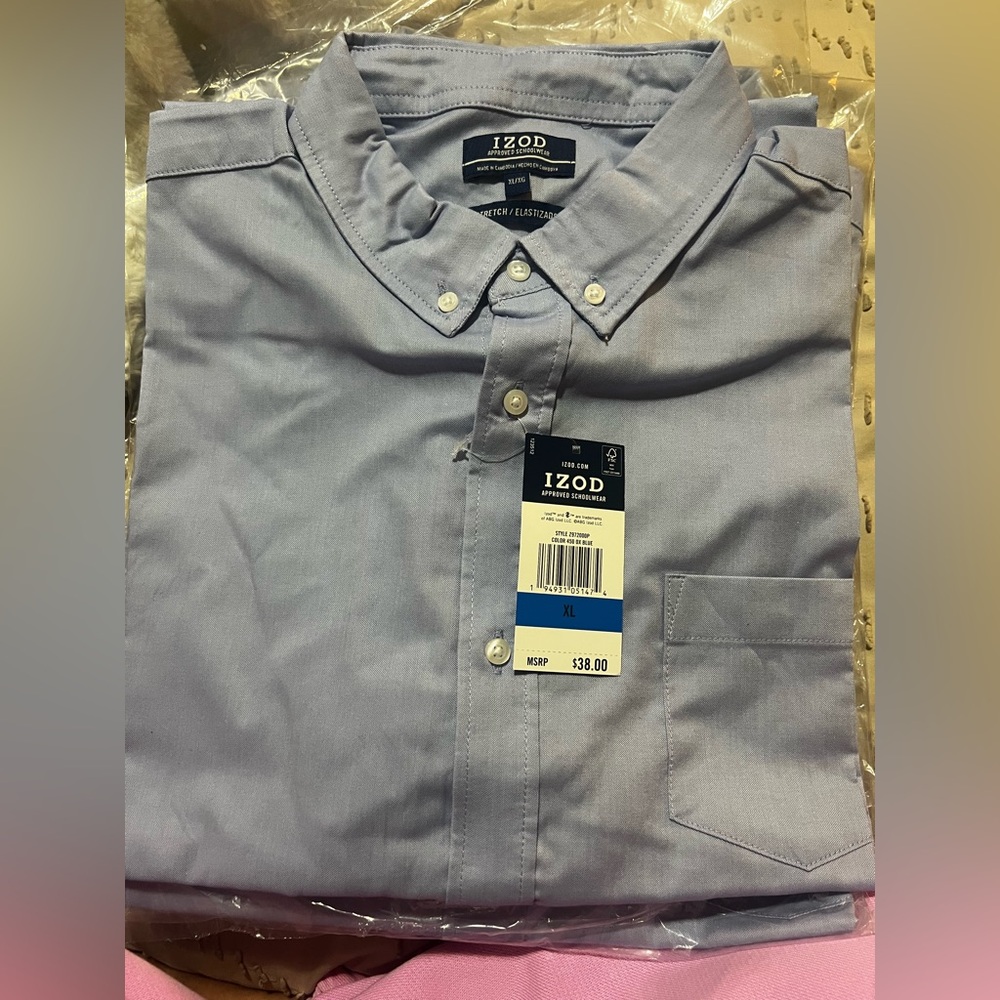 IZOD Men's Blue Button-Down Shirt - Short Sleeve